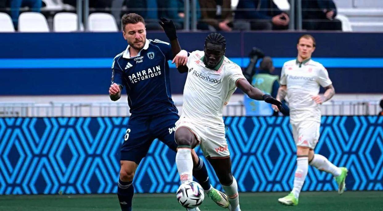 包含瓦伦西亚迎葡超关键赛，今晨门线救险，悬念犹存，年轻球员得到机会的词条